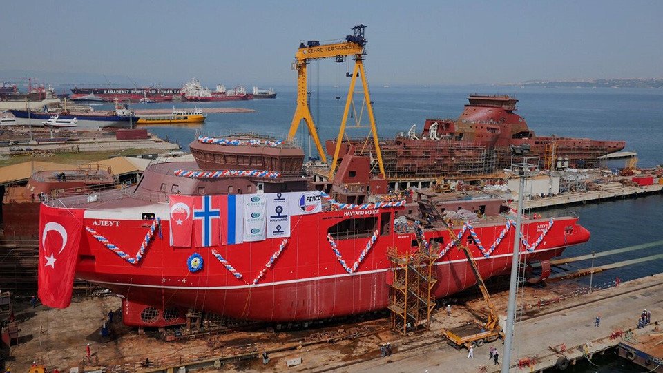 Icebreaker Meets The Sea!