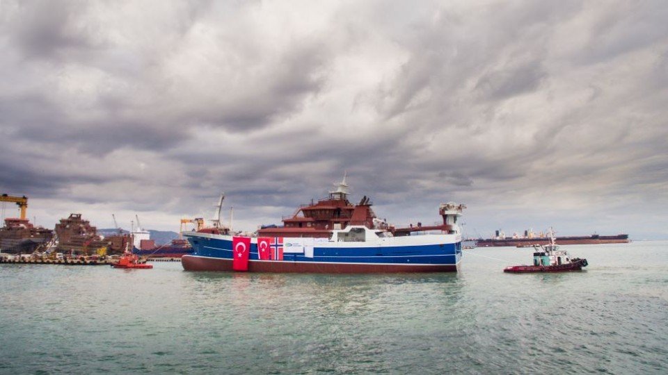 Purse Seiner/Trawler NB64 Libas met the Sea!