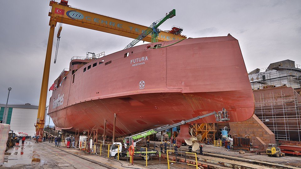 NB1090 Futura Met the Sea!